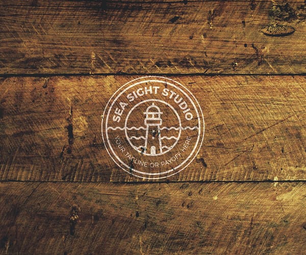 vuurtoren logo op hout